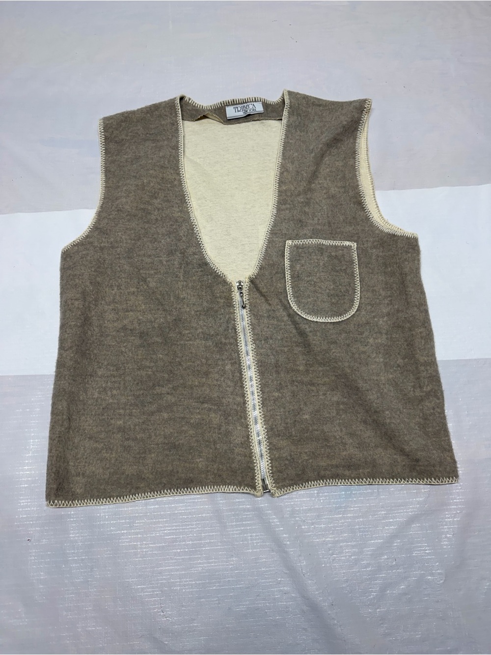 Men's Taupe Knit Zip Vest with Cream Trim Sz: Medium.
